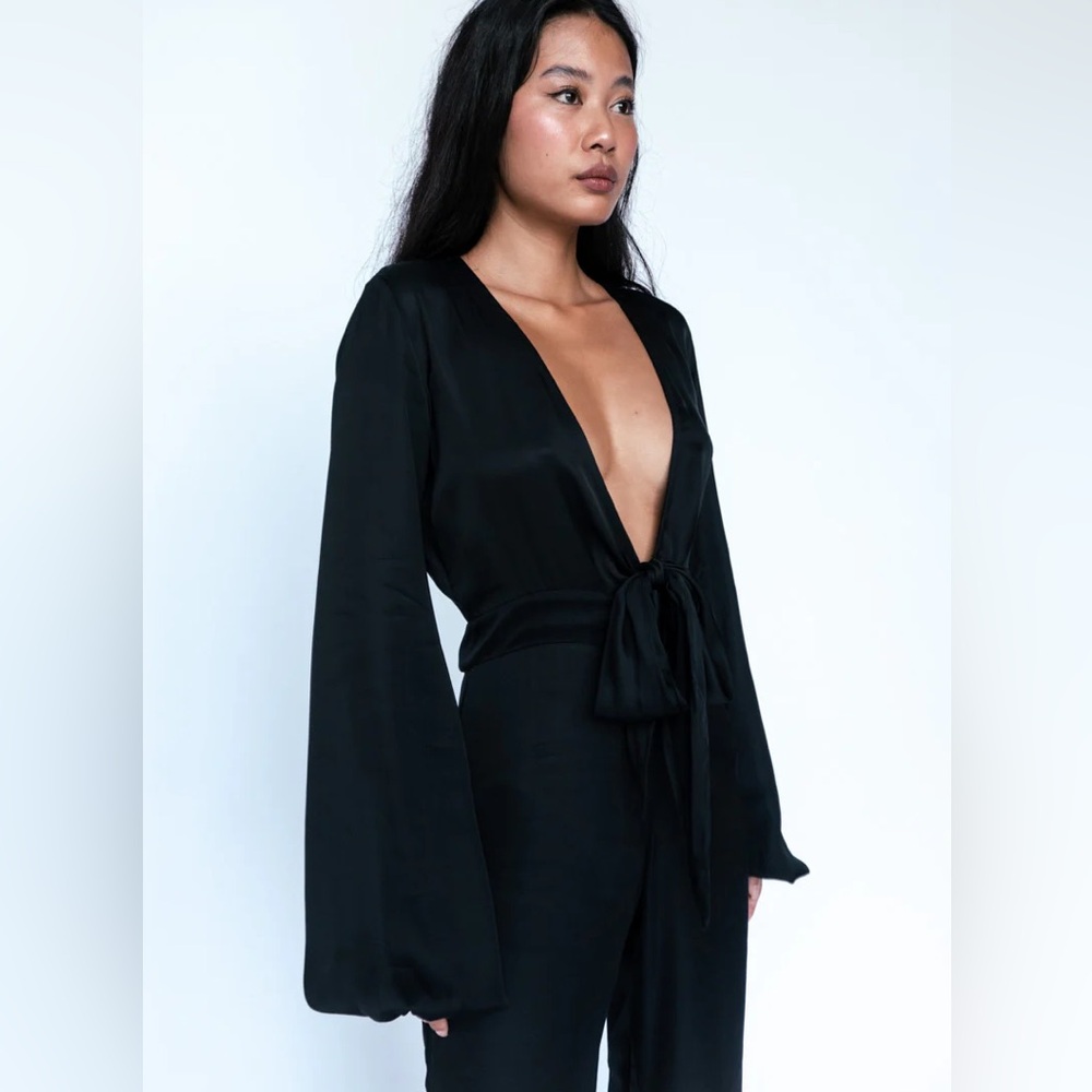 Ava Plunge V-Neck Long Sleeve Jumpsuit - Picture 3 of 5